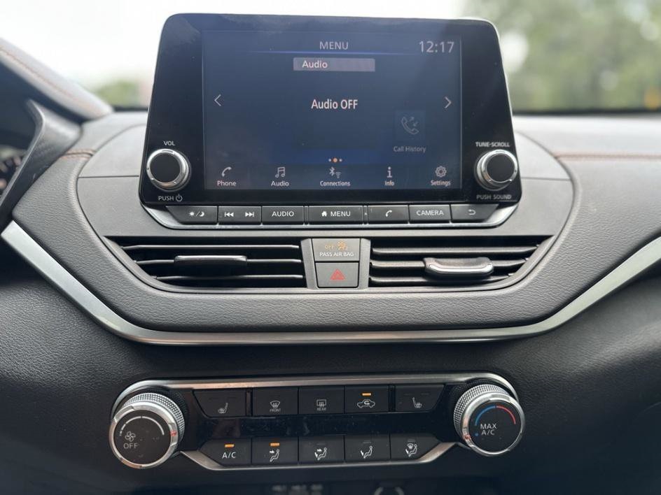 Vehicle image 17 of 23