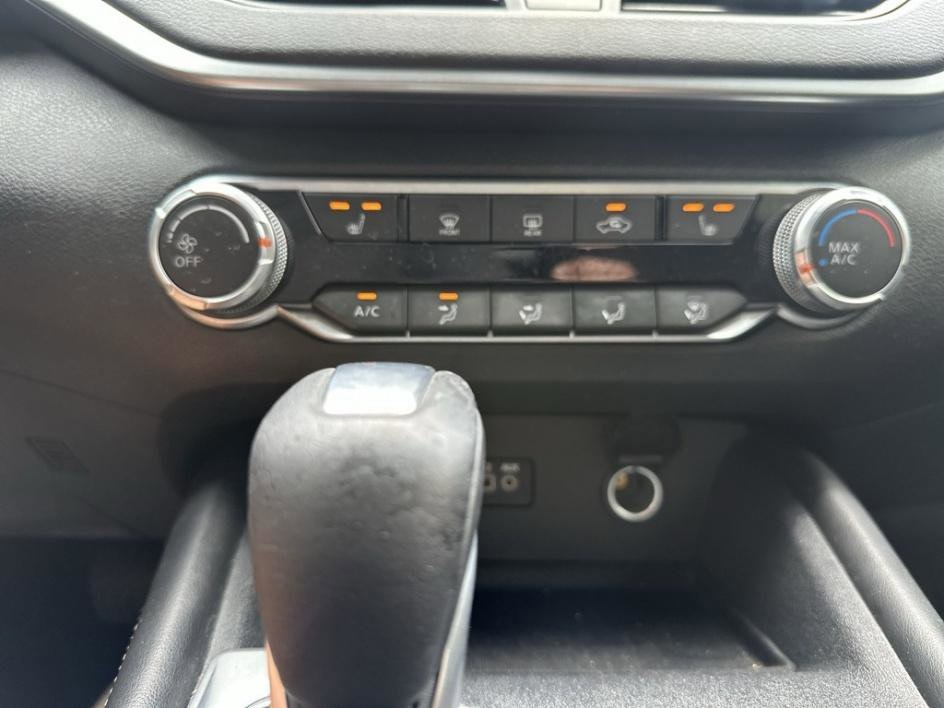 Vehicle image 18 of 23