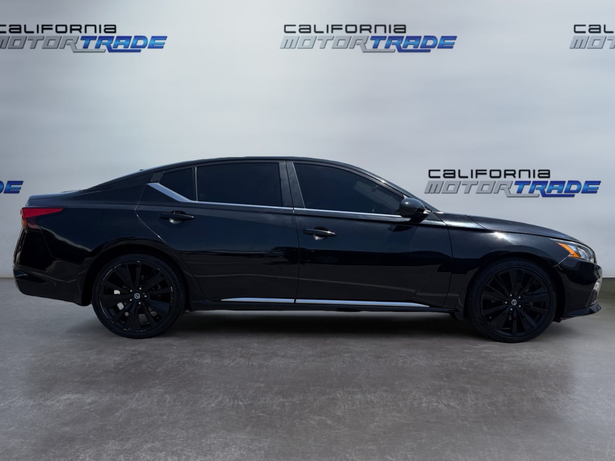 Vehicle image 4 of 20