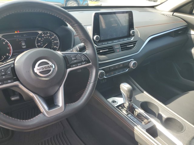 Vehicle image 12 of 31