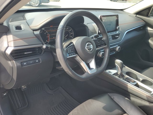 Vehicle image 11 of 31