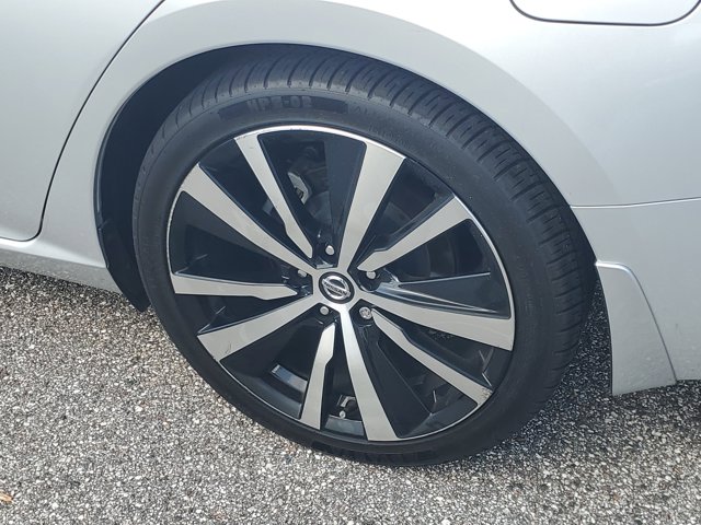 Vehicle image 6 of 31