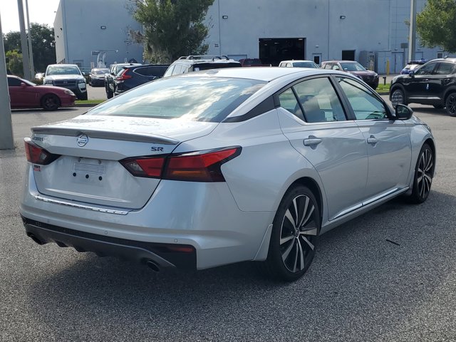 Vehicle image 4 of 31