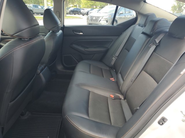 Vehicle image 9 of 31