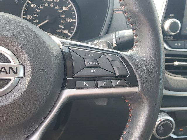 Vehicle image 25 of 31