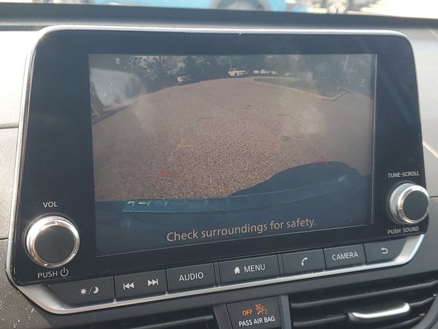 Vehicle image 17 of 31