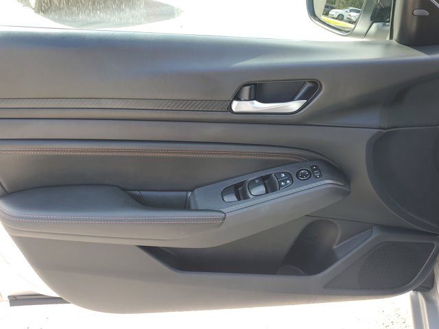 Vehicle image 19 of 31