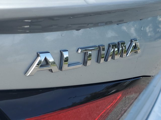 Vehicle image 24 of 31