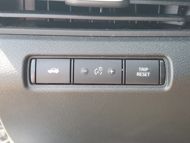 Vehicle image 21 of 31