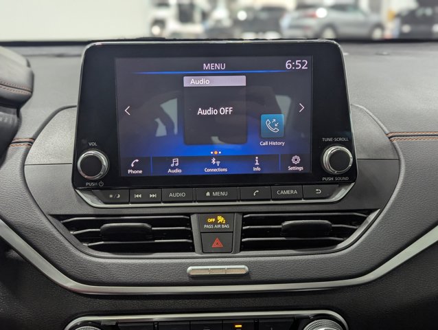 Vehicle image 17 of 19