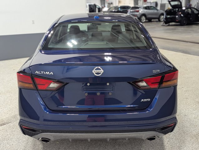 Vehicle image 8 of 19