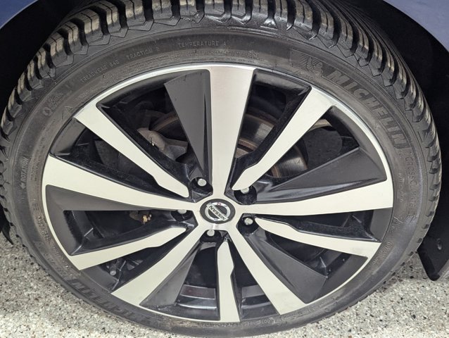 Vehicle image 9 of 19
