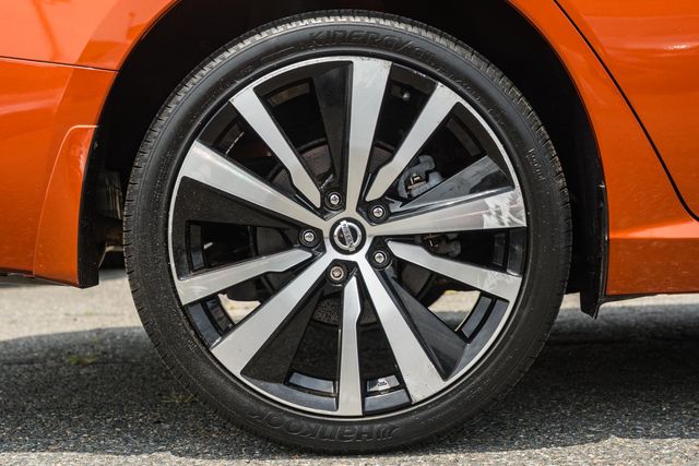 Vehicle image 19 of 42