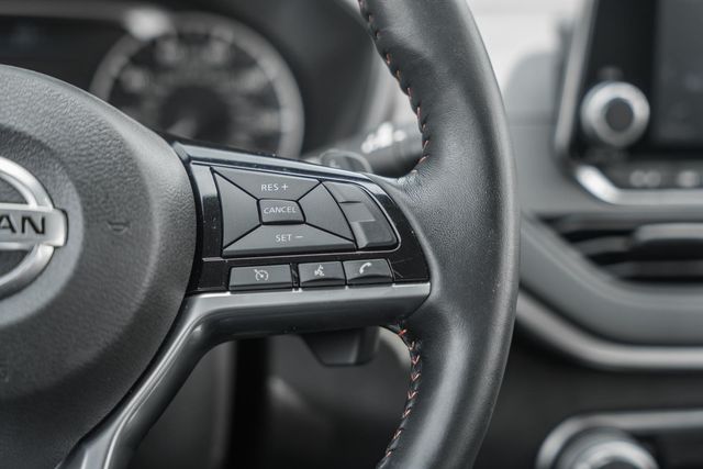 Vehicle image 29 of 42