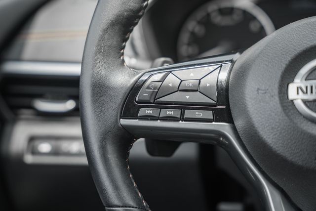 Vehicle image 30 of 42
