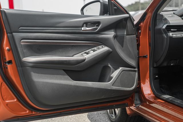 Vehicle image 36 of 42