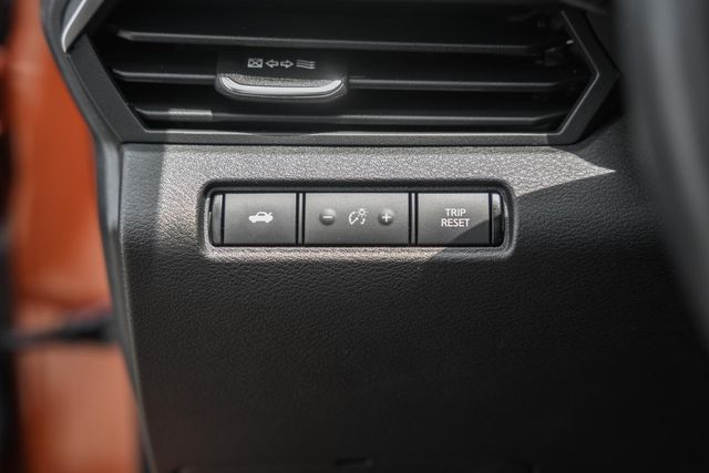 Vehicle image 38 of 42