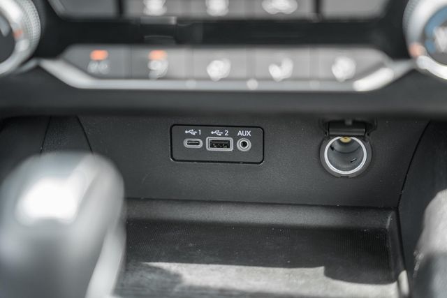 Vehicle image 25 of 42