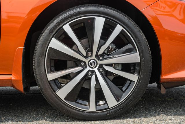 Vehicle image 18 of 42