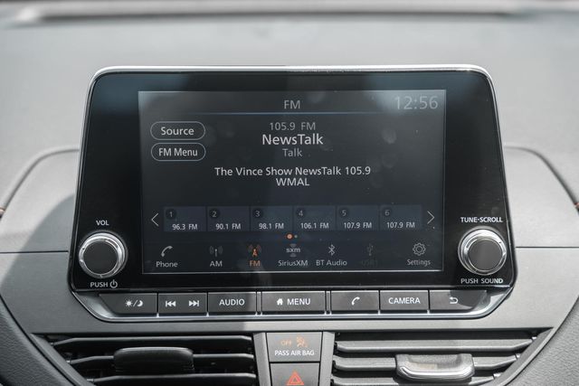 Vehicle image 23 of 42