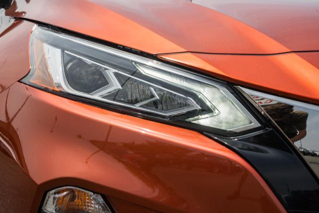Vehicle image 14 of 42