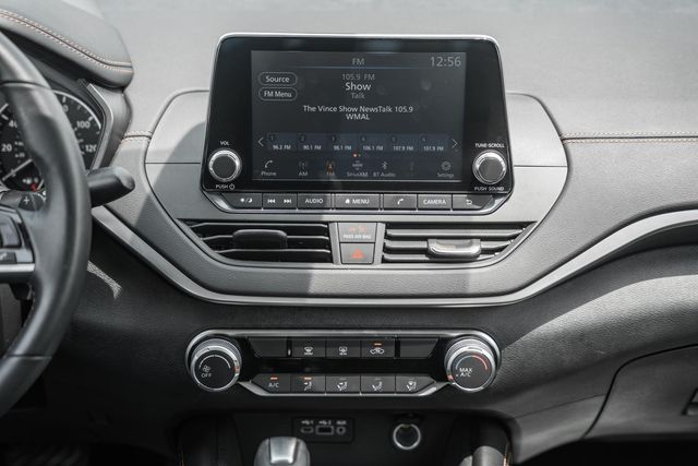 Vehicle image 22 of 42