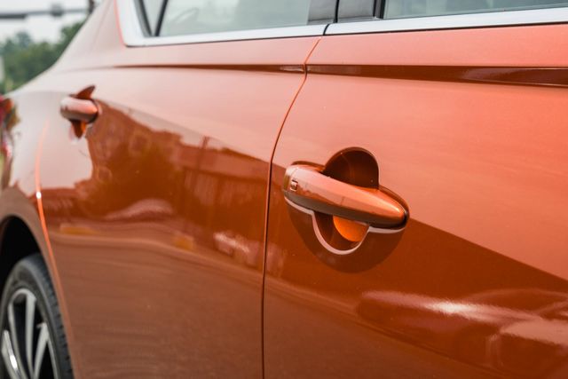Vehicle image 17 of 42
