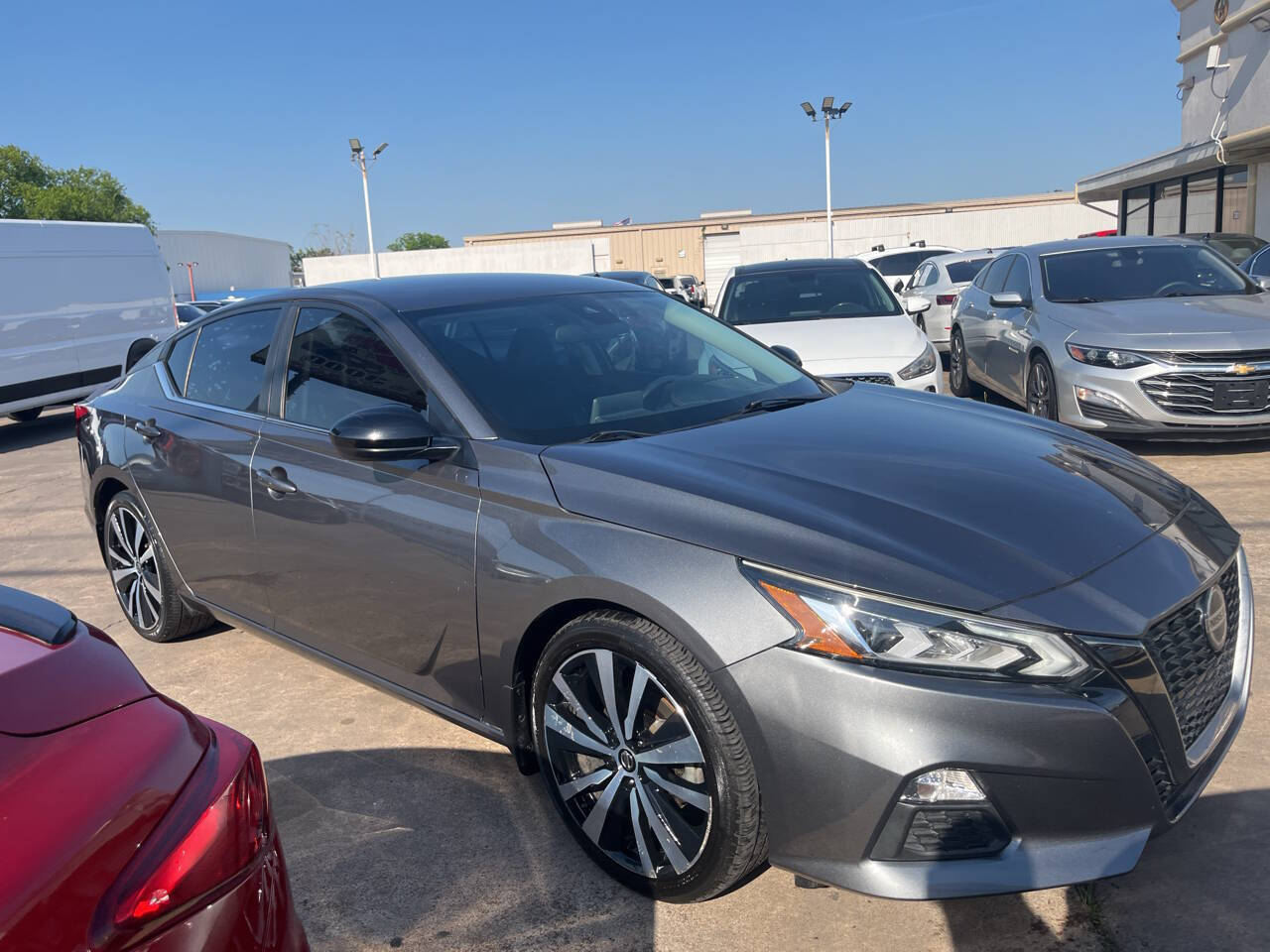 2020 Nissan Altima 2.5 SR Image 3 of 17