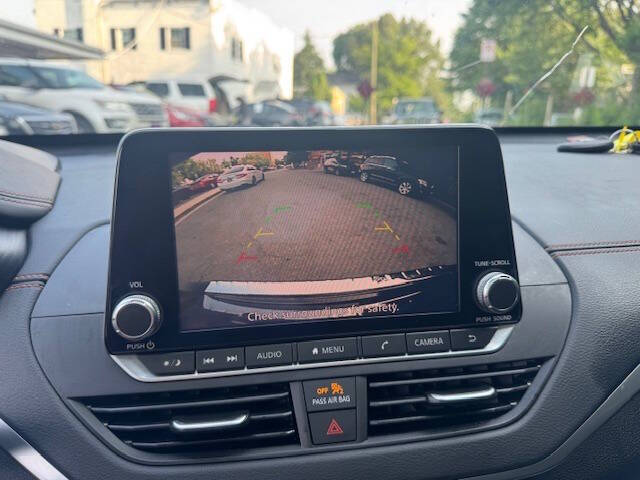 Vehicle image 13 of 25