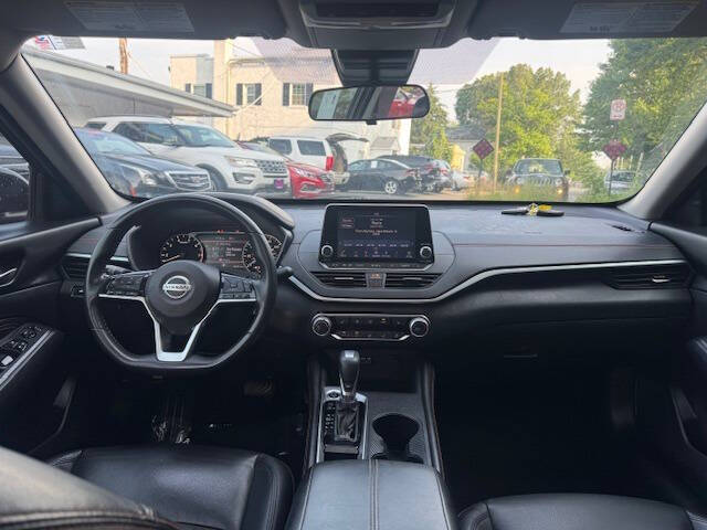 Vehicle image 12 of 25