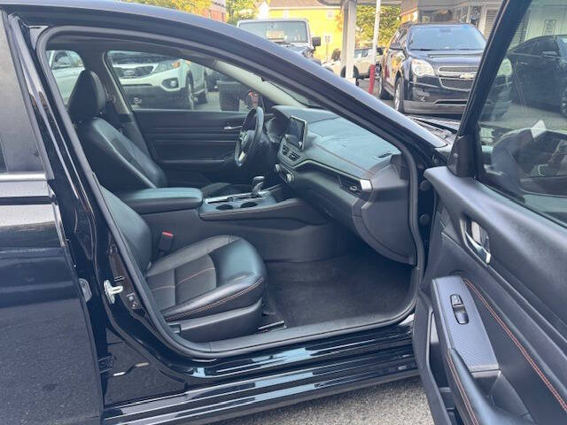 Vehicle image 10 of 25