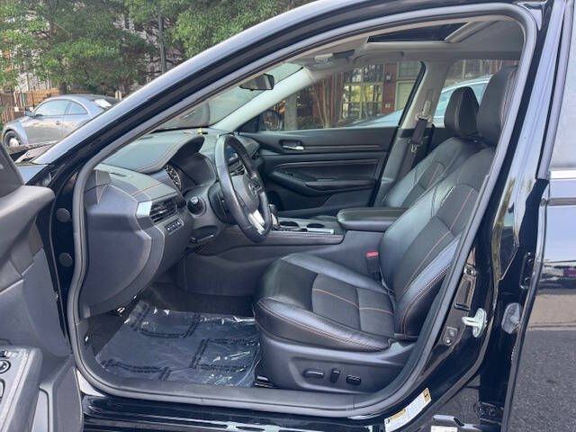 Vehicle image 9 of 25