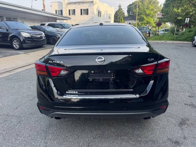 Vehicle image 5 of 25
