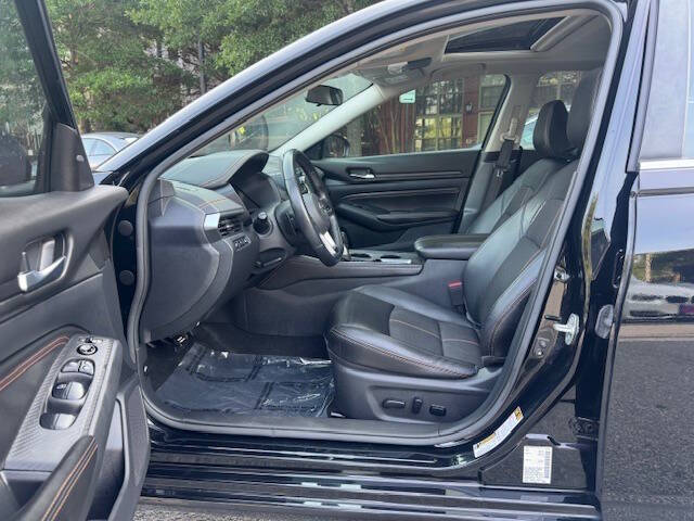 Vehicle image 8 of 25