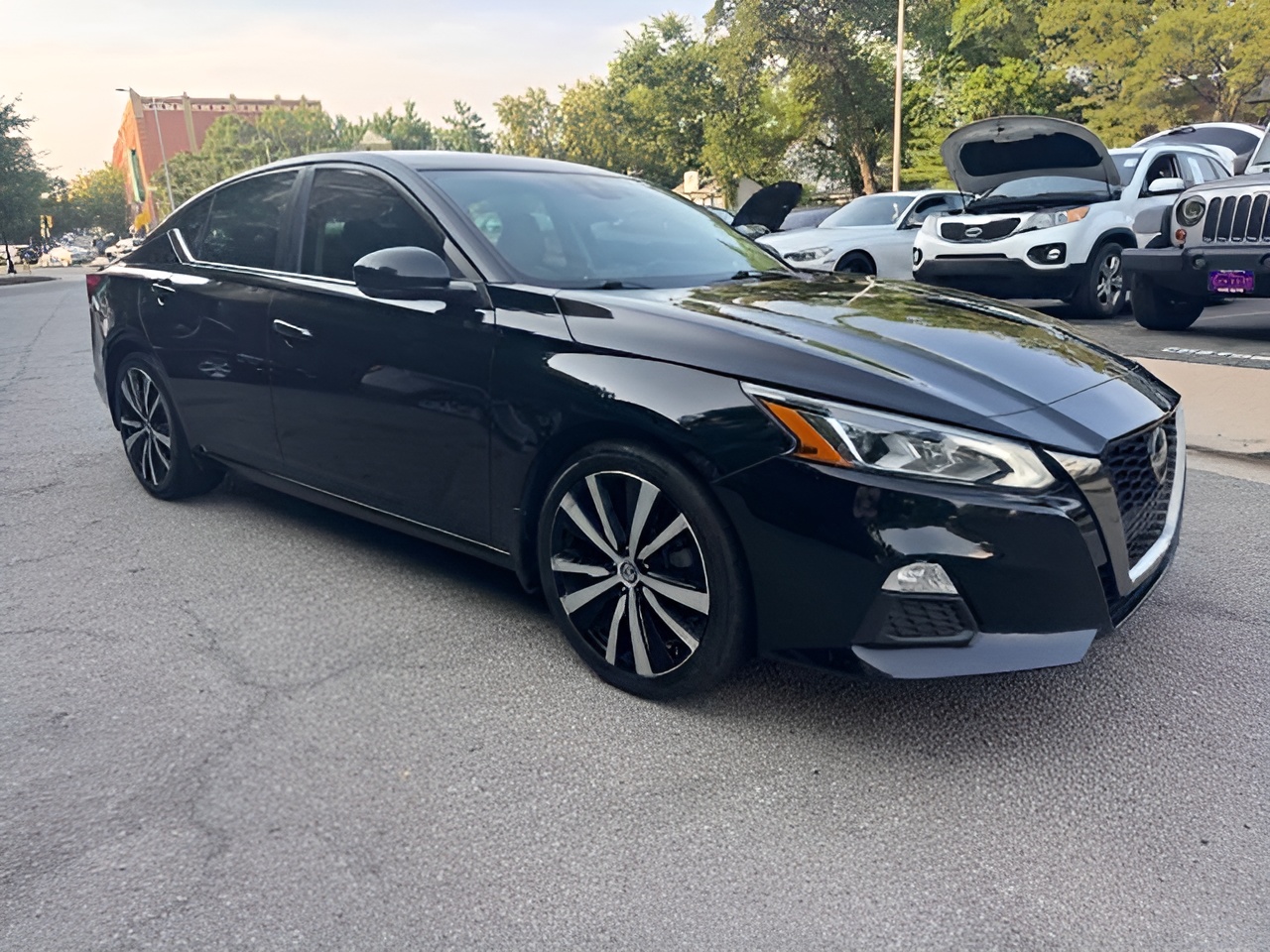 Vehicle image 22 of 25