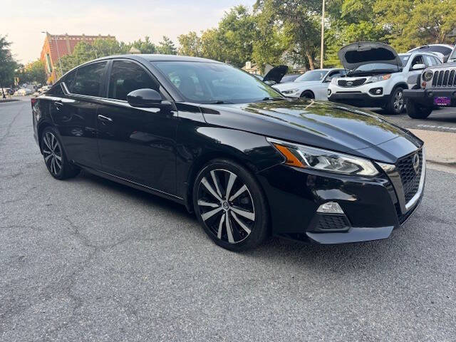 Vehicle image 3 of 25