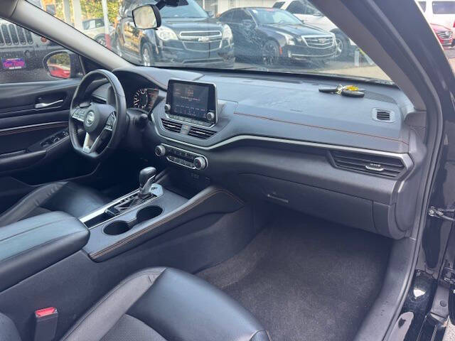 Vehicle image 15 of 25