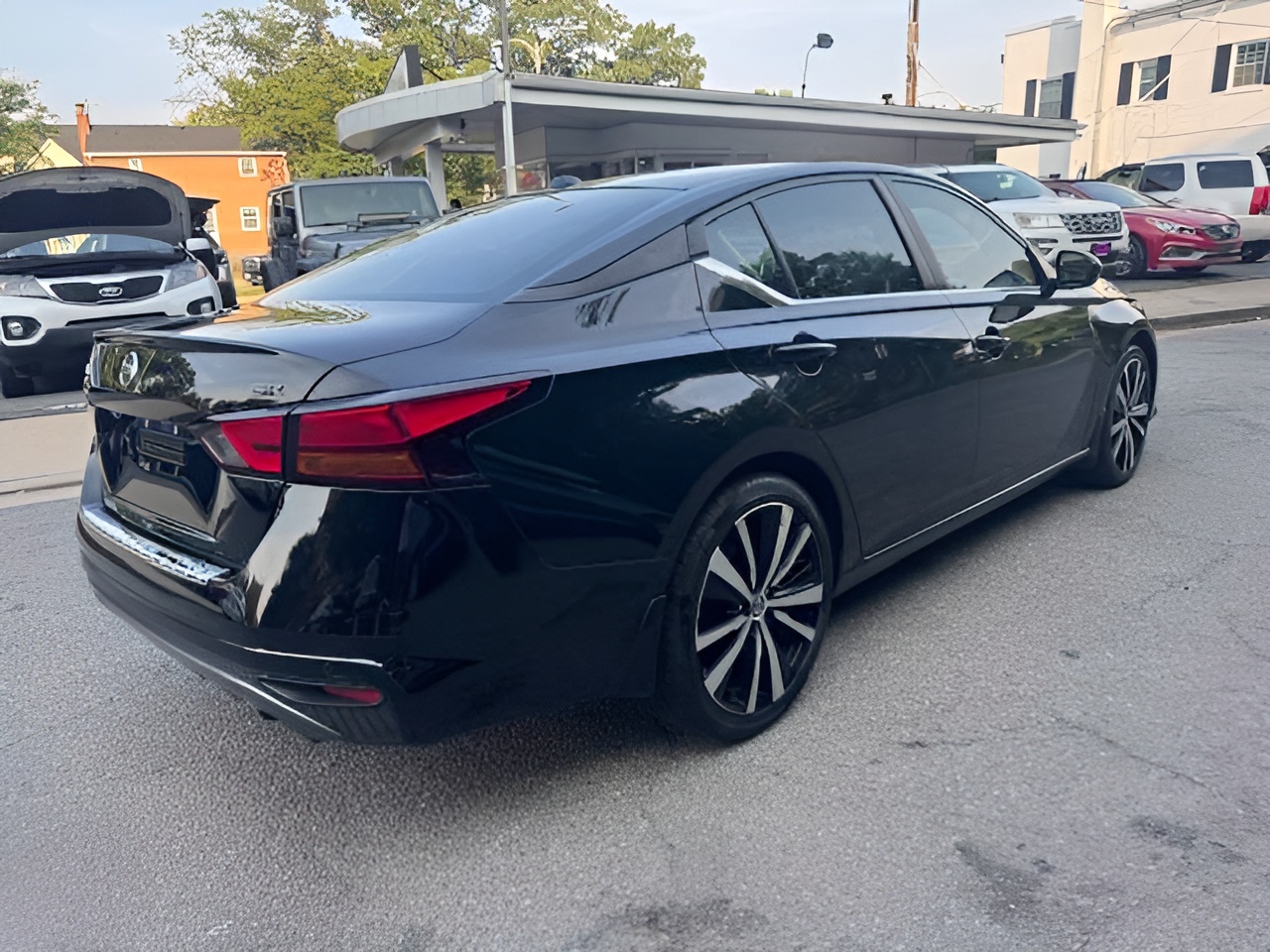 Vehicle image 23 of 25