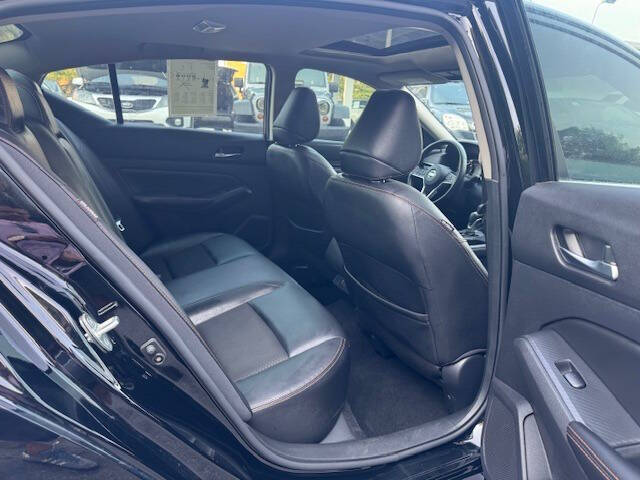 Vehicle image 16 of 25