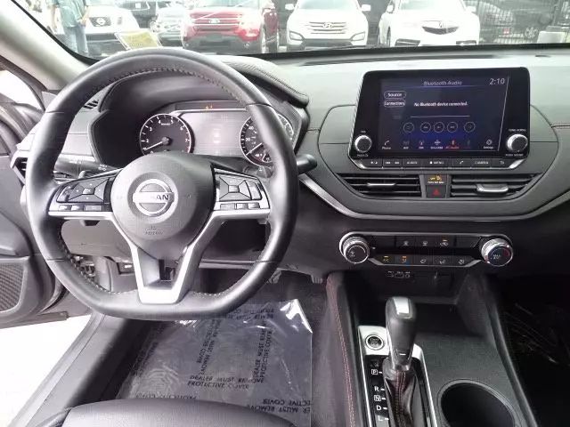 Vehicle image 33 of 48