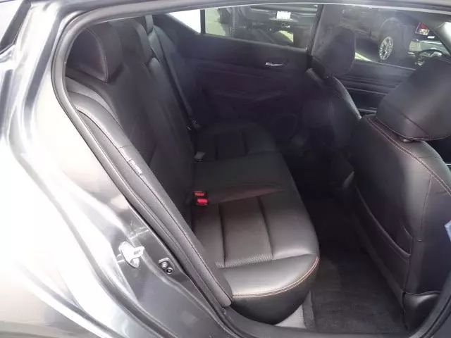 Vehicle image 17 of 48