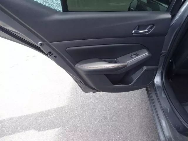 Vehicle image 24 of 48