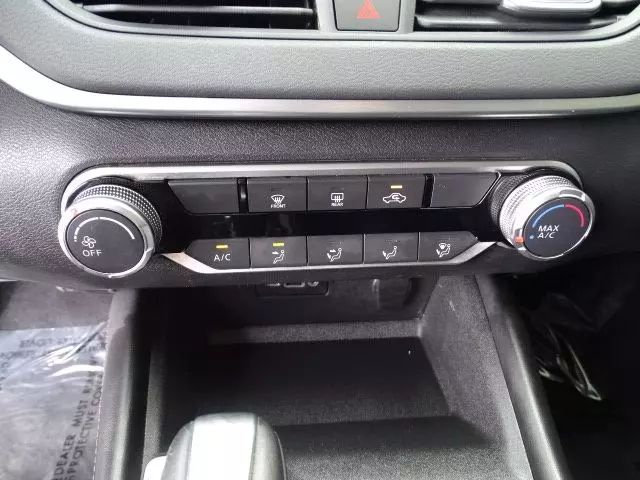Vehicle image 41 of 48