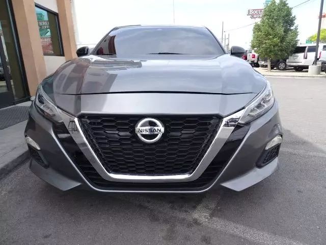 Vehicle image 10 of 48
