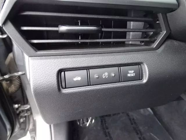Vehicle image 27 of 48