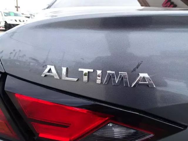 Vehicle image 22 of 48