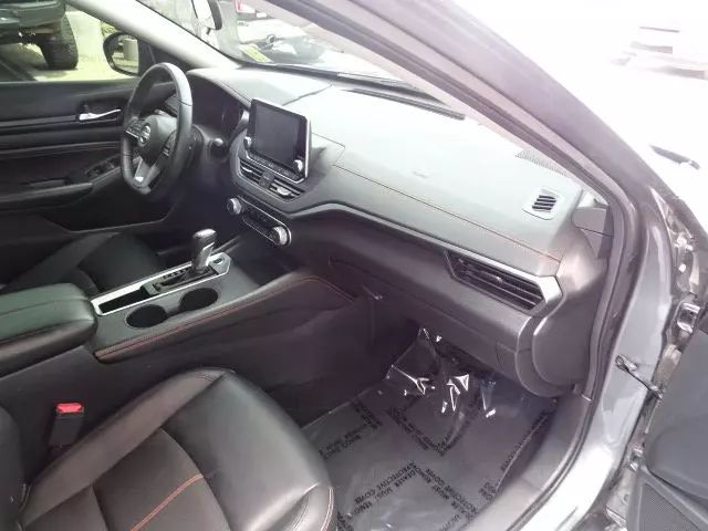 Vehicle image 14 of 48