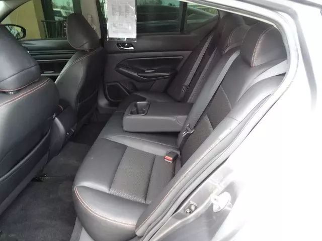 Vehicle image 23 of 48