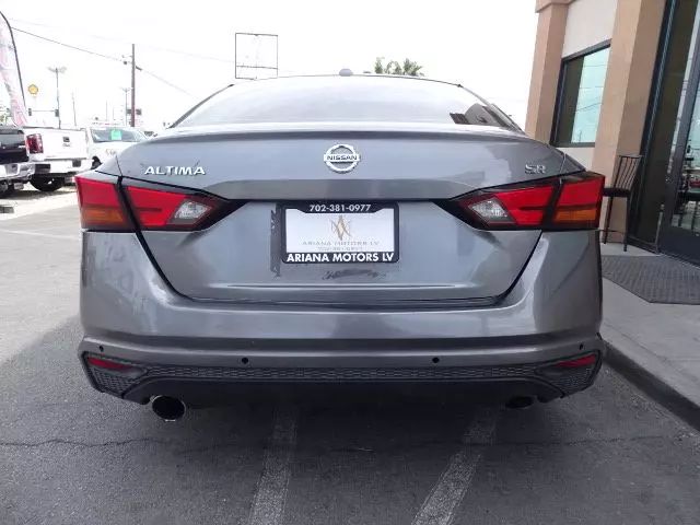 Vehicle image 5 of 48