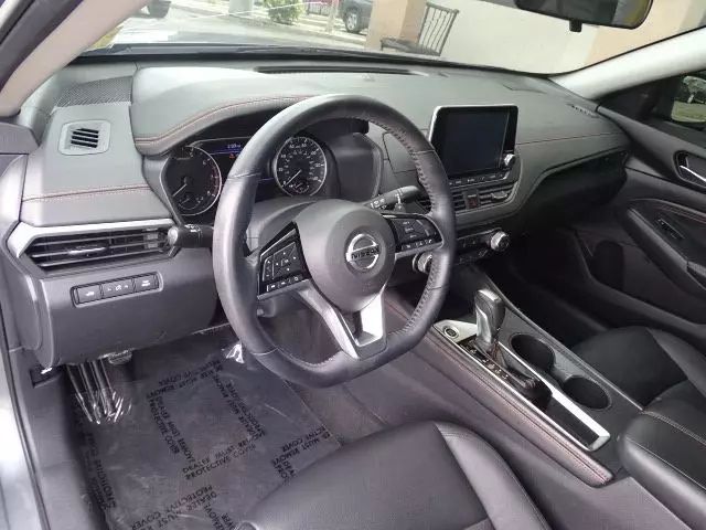 Vehicle image 28 of 48